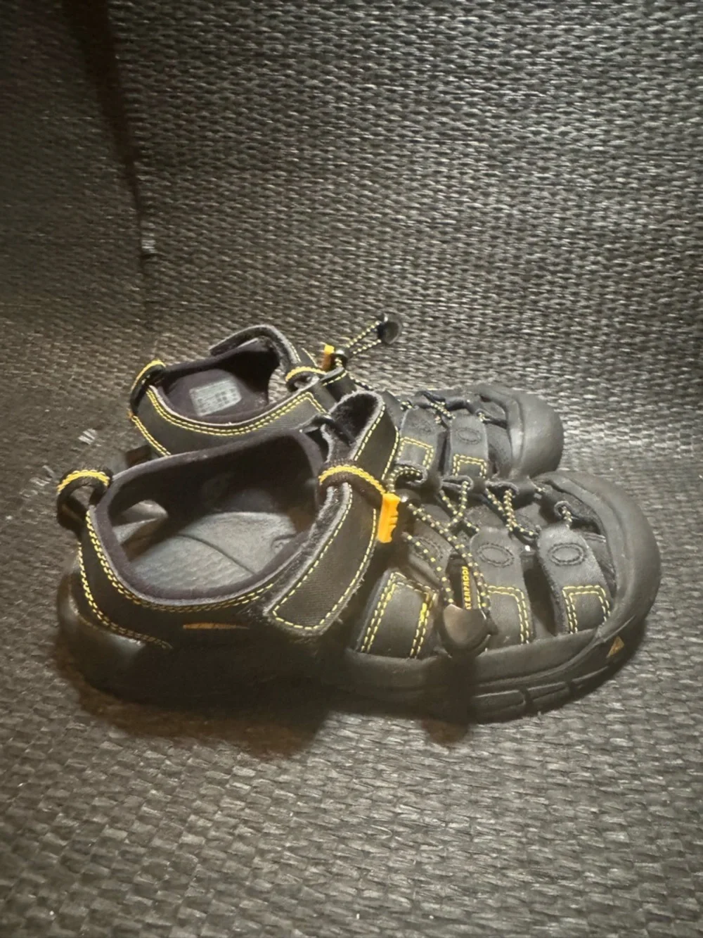 Keen sturdy closed
